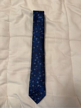 Egara Narrow Petite Floral Tie